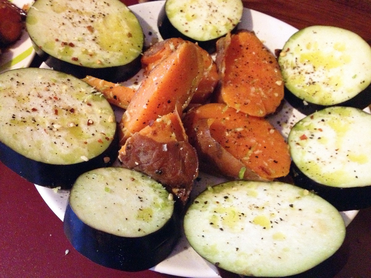 Auberginenscheiben und Süßkartoffeln