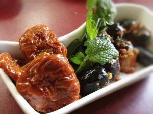 Getrocknete Tomaten, Oliven, Minze